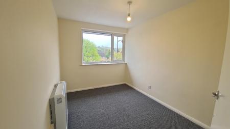 3 bedroom Flat to let in Katherine Drive, Dunstable, LU5