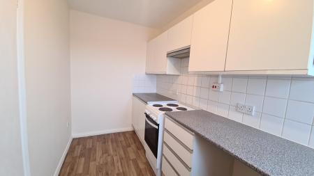 3 bedroom Flat to let in Katherine Drive, Dunstable, LU5