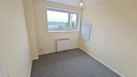 3 bedroom Flat to let in Katherine Drive, Dunstable, LU5