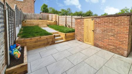 3 bedroom Terraced House to let in Thorn View, Houghton Regis