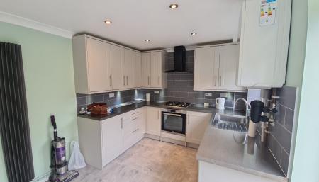 2 bedroom Terraced House to let in Longbrooke, Houghton Regis, LU5
