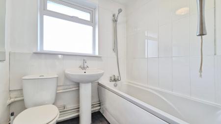4 bedroom Terraced House to let in Beale Street, Dunstable, LU6