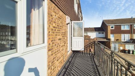 4 bedroom Terraced House to let in Beale Street, Dunstable, LU6