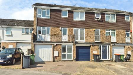 4 bedroom Terraced House to let in Beale Street, Dunstable, LU6