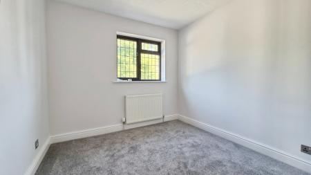 3 bedroom Detached house to let in Staines Square, Dunstable, LU6