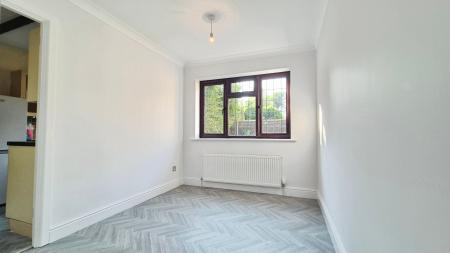 3 bedroom Detached house to let in Staines Square, Dunstable, LU6