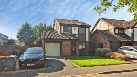 3 bedroom Detached house to let in Staines Square, Dunstable, LU6