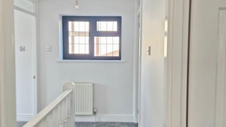 3 bedroom Detached house to let in Staines Square, Dunstable, LU6