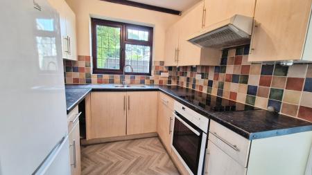 3 bedroom Detached house to let in Staines Square, Dunstable, LU6