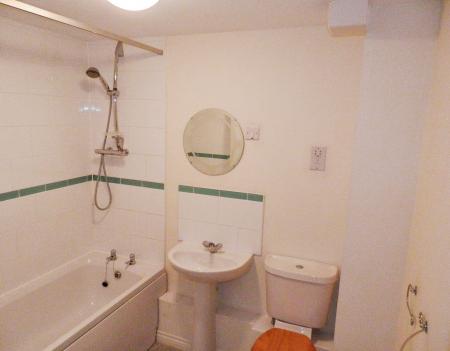 2 bedroom Flat to let in Kiln Way, Dunstable, LU5