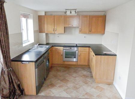 2 bedroom Flat to let in Kiln Way, Dunstable, LU5