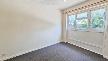 2 bedroom Terraced House to let in Meadow Lane, Houghton Regis, LU5
