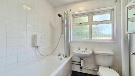2 bedroom Terraced House to let in Meadow Lane, Houghton Regis, LU5