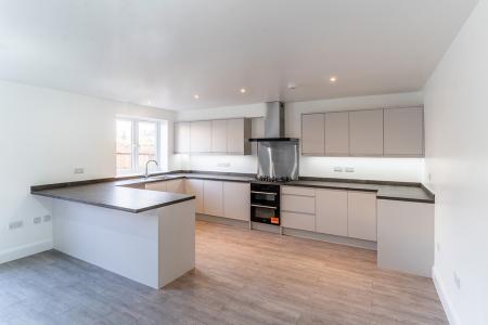 4 bedroom Terraced House to let in Loring Road, The Haveli, Dunstable, LU6