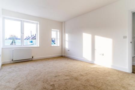 4 bedroom Terraced House to let in Loring Road, The Haveli, Dunstable, LU6