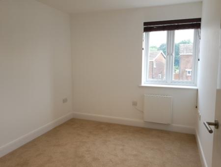 2 bedroom Flat to let in Maidenbower Avenue, Dunstable, LU6