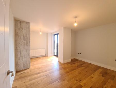 1 bedroom Flat to let in High Street South, Dunstable, LU6