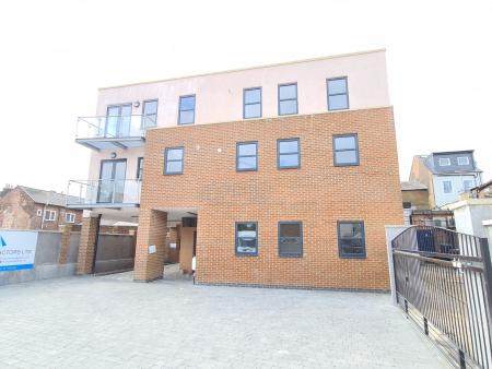 High Street South, Dunstable, LU6