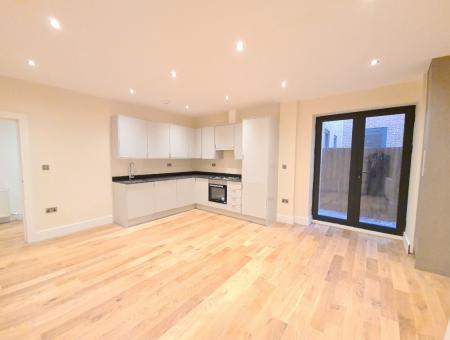 1 bedroom Flat to let in High Street South, Dunstable, LU6