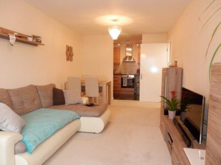 1 bedroom Flat to let in The Parklands, Dunstable, LU5