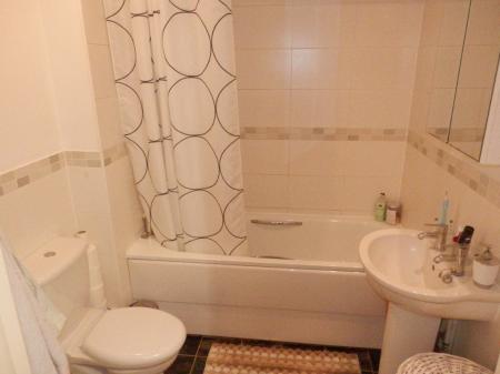 1 bedroom Flat to let in The Parklands, Dunstable, LU5