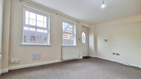 1 bedroom Studio flat to let in 151-157 Victoria Street, Dunstable, LU6