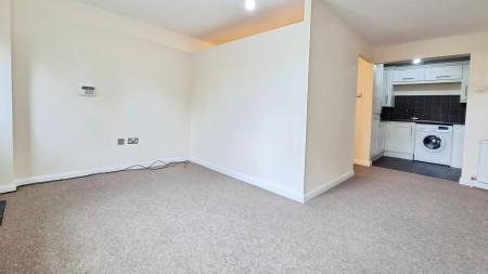 1 bedroom Studio flat to let in 151-157 Victoria Street, Dunstable, LU6