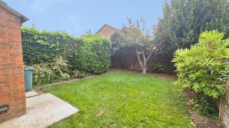 2 bedroom Semi-detached house to let in Conway Close, Dunstable, LU5