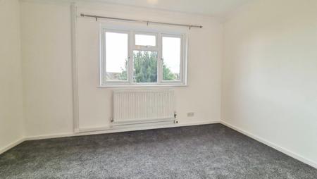 2 bedroom Semi-detached house to let in Conway Close, Dunstable, LU5