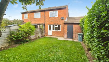 2 bedroom Semi-detached house to let in Conway Close, Dunstable, LU5