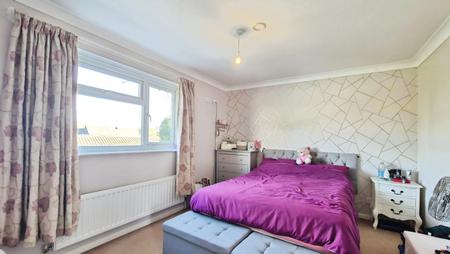 3 bedroom Semi-detached house to let in Allen Close, Dunstable, LU5