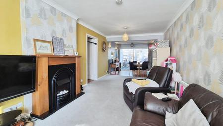 3 bedroom Semi-detached house to let in Allen Close, Dunstable, LU5
