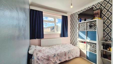 3 bedroom Semi-detached house to let in Allen Close, Dunstable, LU5
