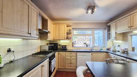 3 bedroom Semi-detached house to let in Allen Close, Dunstable, LU5