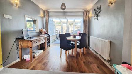3 bedroom Semi-detached house to let in Allen Close, Dunstable, LU5