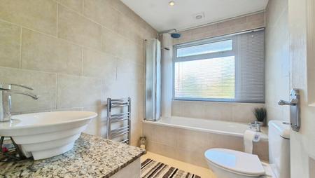 3 bedroom House to let in Northview Road, Dunstable, LU5