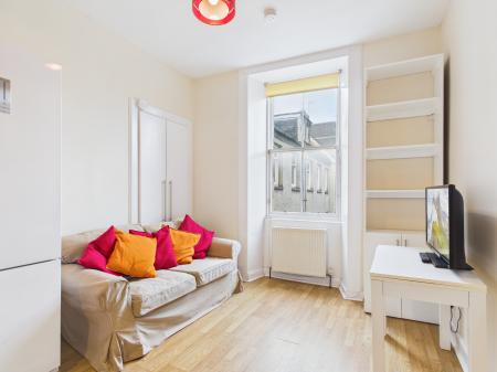 2 bedroom Flat to let in West Newington Place, Newington, Edinburgh, EH9
