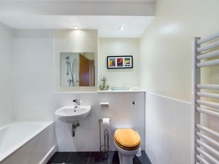 2 bedroom Flat to let in Western Harbour Midway, Newhaven, Edinburgh, EH6