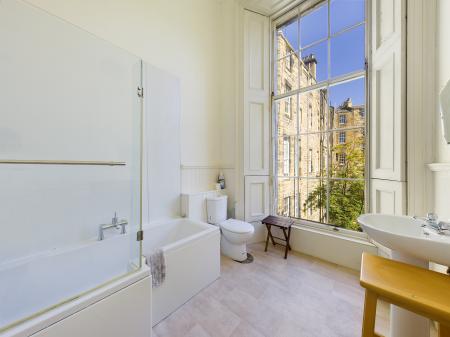 3 bedroom Flat to let in Moray Place, New Town, Edinburgh, EH3