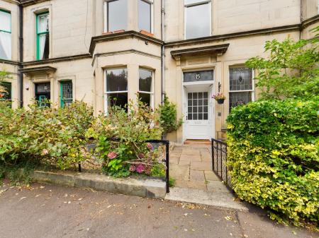 2 bedroom Flat to let in Learmonth Gardens, Comely Bank, Edinburgh, EH4