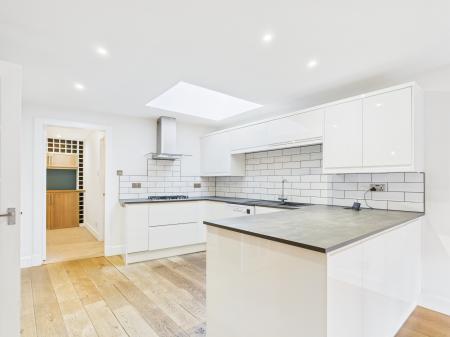 4 bedroom House to let in Coltbridge Avenue, Murrayfield, Edinburgh, EH12