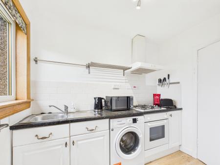 1 bedroom Bungalow to let in Parkgrove Path, Barnton, Edinburgh, EH4