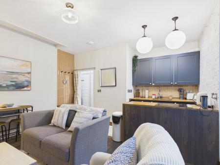 1 bedroom Flat to let in Well Court, Dean Village, Edinburgh, EH4