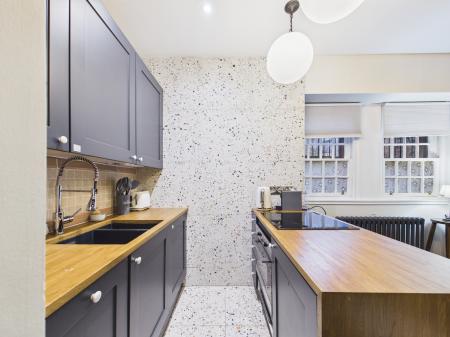 1 bedroom Flat to let in Well Court, Dean Village, Edinburgh, EH4