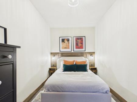 1 bedroom Flat to let in Well Court, Dean Village, Edinburgh, EH4