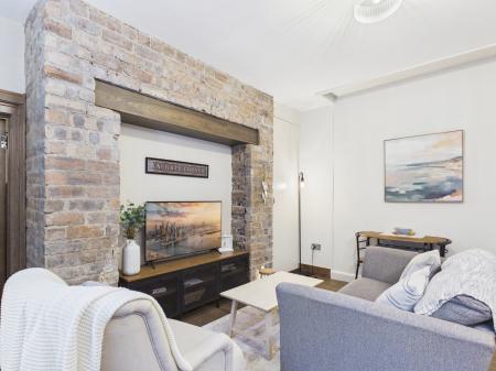 1 bedroom Flat to let in Well Court, Dean Village, Edinburgh, EH4