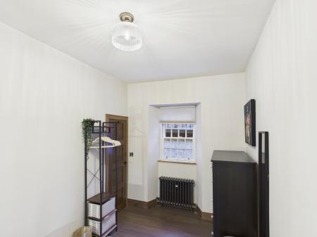 1 bedroom Flat to let in Well Court, Dean Village, Edinburgh, EH4