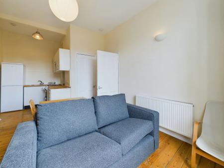 1 bedroom Flat to let in Waverley Park, Abbeyhill, Edinburgh, EH8