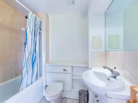 1 bedroom Flat to let in Old Tolbooth Wynd, Old Town, Edinburgh, EH8