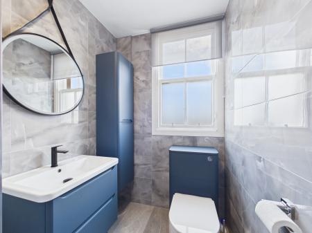 2 bedroom Flat to let in Belgrave Place, West End, Edinburgh, EH4